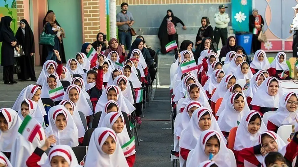 چالش‌های آغاز مدرسه برای کلاس‌اولی‌ها و راهبردهای عملی برای معلمان و اولیا
